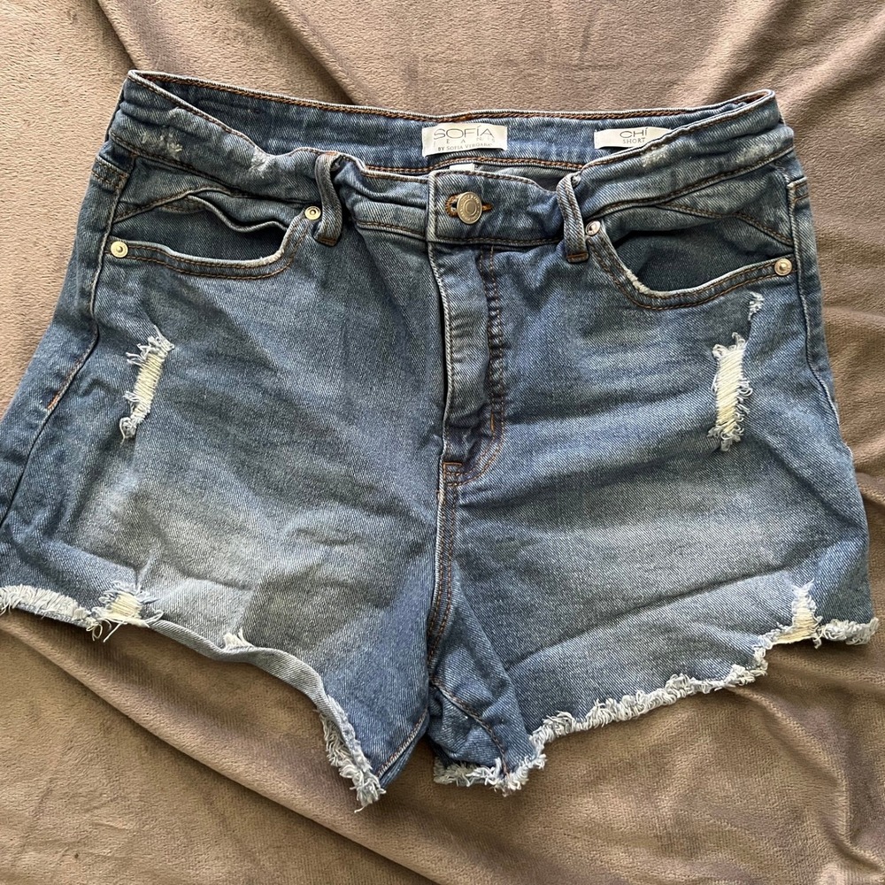 Sofia Jeans by Sofia Vergara Chi Short Distressed Denim Cut Off Medium Wash 6 - Picture 1 of 8